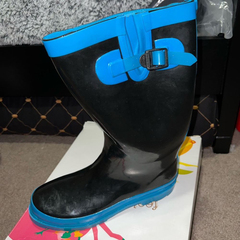 Womens black and blue rain boots
